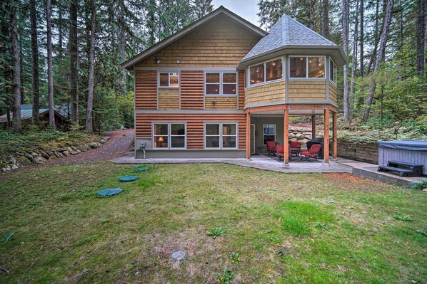 A two-story log cabin with a covered patio and a separate tower-like structure. - Peaceful Forest Retreat by Mt. Baker Slopes! (Deming)
