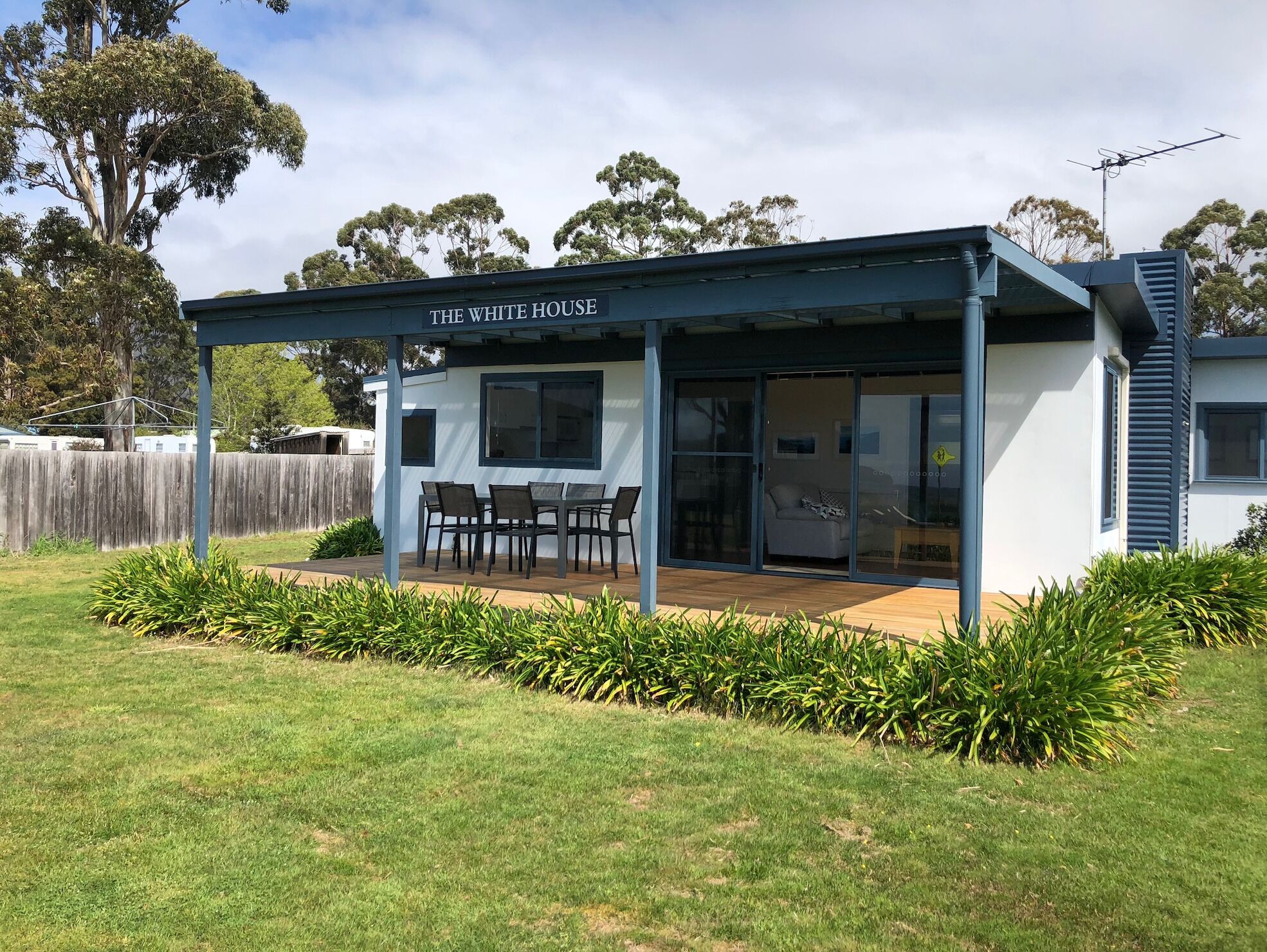 Absolute Beachfront Adventure Bay  — image 2