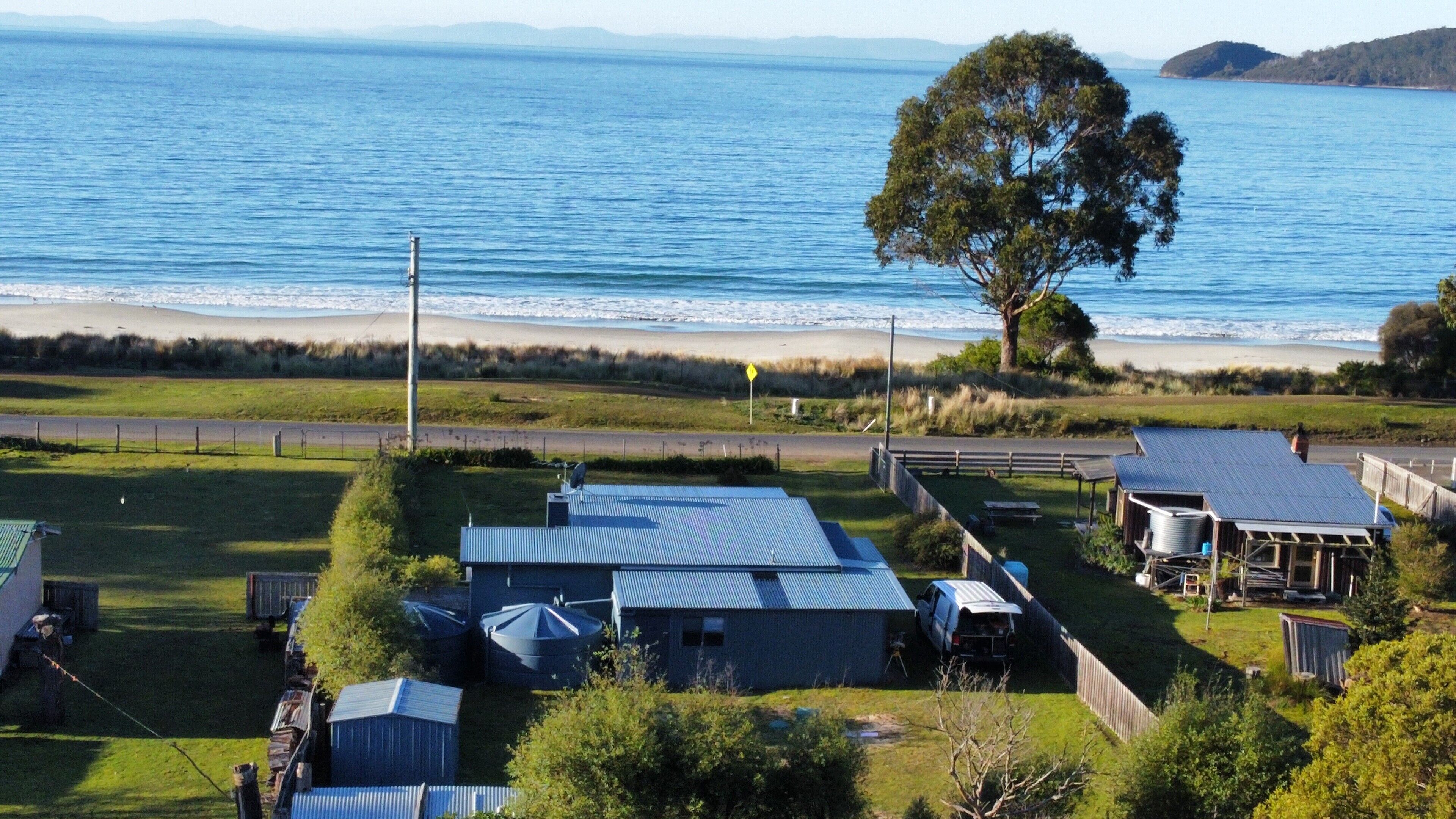 Absolute Beachfront Adventure Bay  — image 3