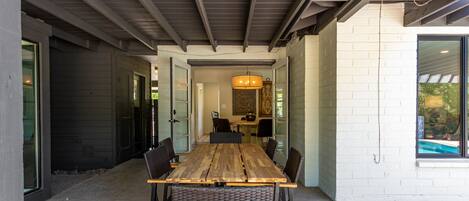 تناول الطعام بالخارج