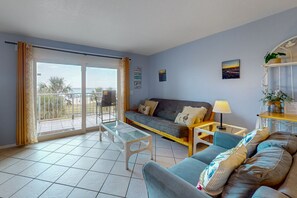 TV, table football - Beachfront condo with pools, hot tubs, tennis courts, sauna & private balcony (Panama City Beach)