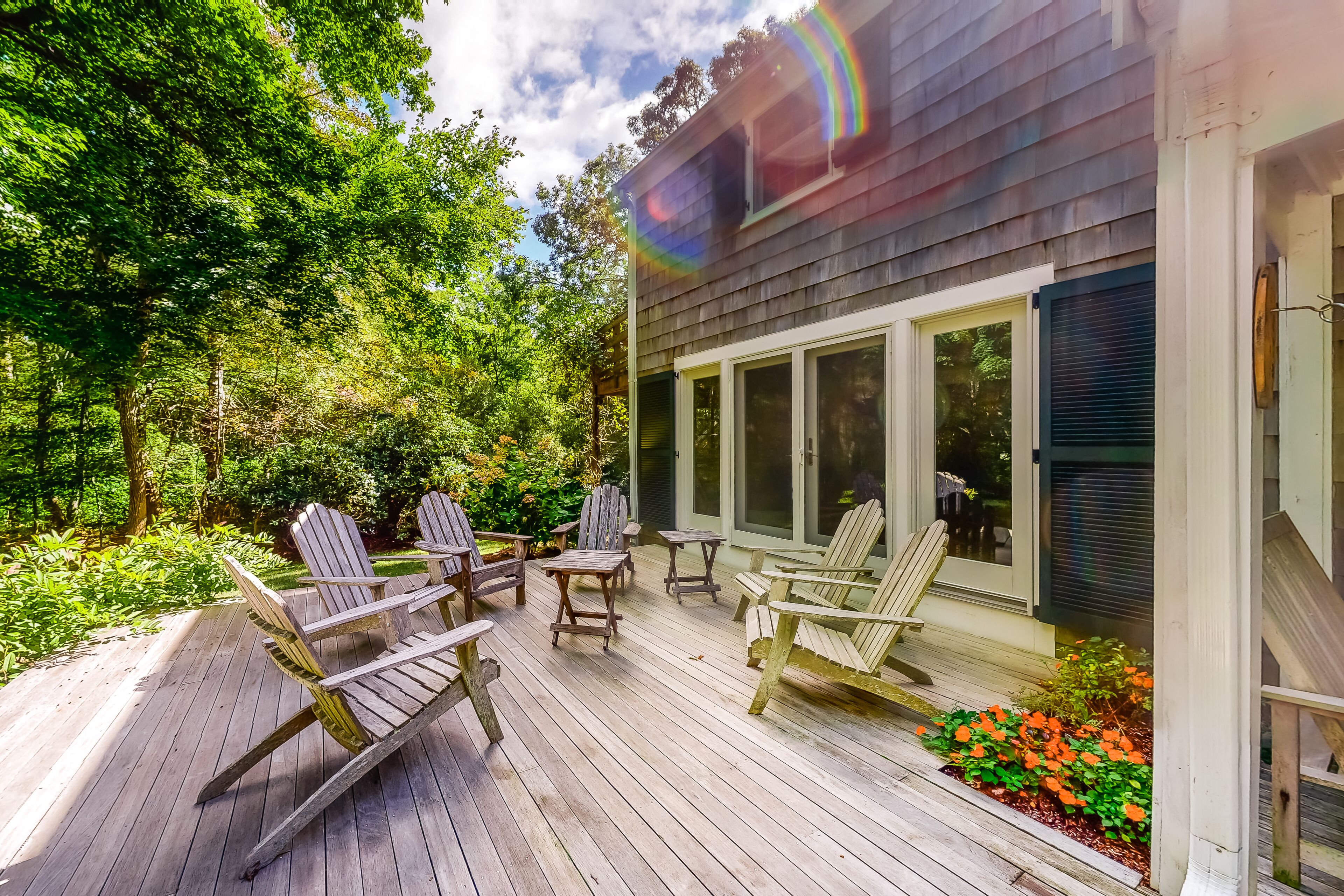 Spacious Home with Beautiful Yard, Deck, Free WiFi, W/D, & Outdoor Shower