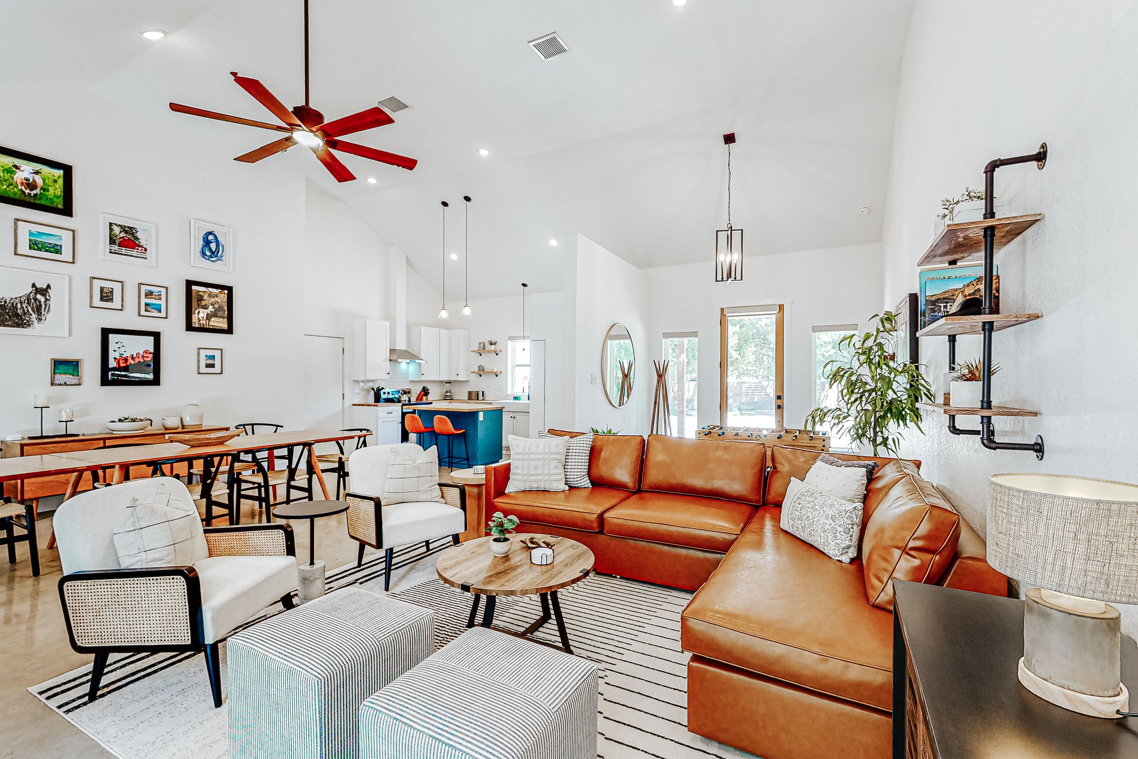 Gorgeous, Modern Home with Ping-Pong, Foosball, Firepit & Deck - 2 Dogs OK