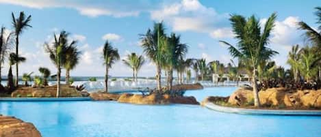 Outdoor pool, a heated pool