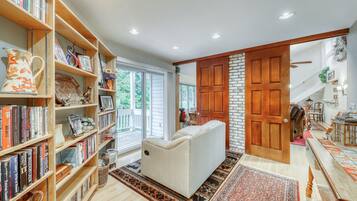 TV, fireplace, foosball, books