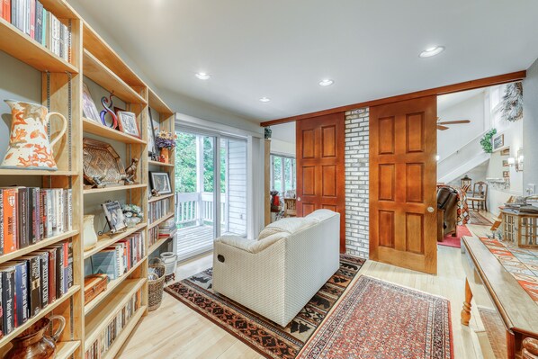 TV, fireplace, foosball, books