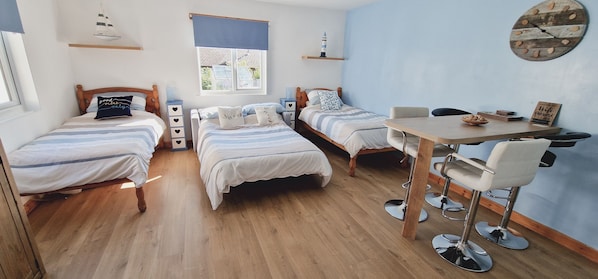 Fer et planche à repasser, lit de bébé portatif, accès au Wi-Fi (inclus)