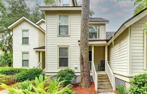 Exterior - Shipyard Cottage - Private Beach & Golf! Pet Friendly! Free beach chairs,towels. (Hilton Head Island)