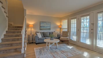 智能电视、书、音乐库、立体声音响