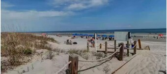 Shipyard Cottage - Private Beach & Golf! Pet Friendly! Free beach chairs,towels.