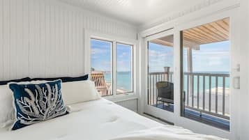 6 bedrooms, desk, iron/ironing board, travel crib