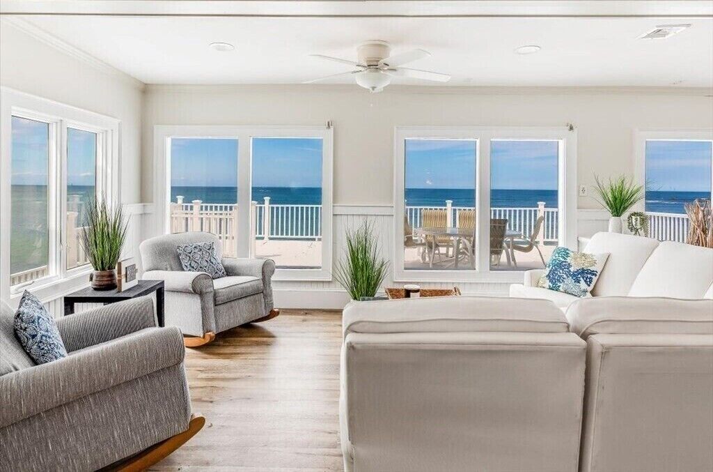 تلفزيون ذكي، مدفأة، مكتب، شاشة كمبيوتر