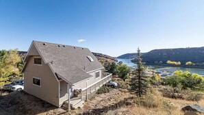 A two-story house with a balcony, located near a body of water and hills. - Lake View Casa (Fort Collins)