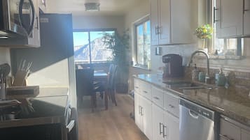 Coffee/tea maker, fridge, microwave, oven