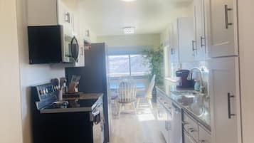 Frigorífic, microones, forn i placa de cuina