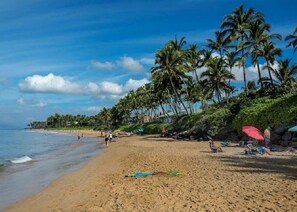 Beach nearby, sun-loungers, beach towels