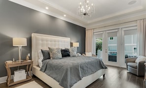 4 Schlafzimmer, Reisekinderbett