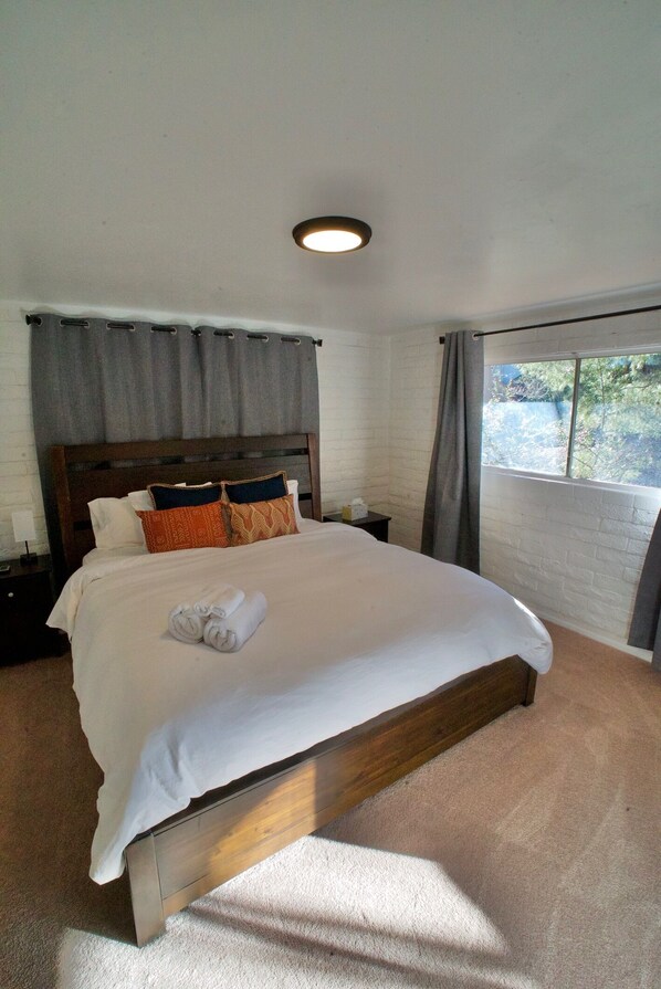 2 bedrooms, iron/ironing board, free WiFi, bed sheets