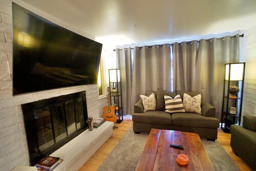 Less than 5 houses from some of the BEST trails in Sedona!!