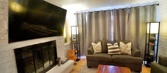 Less than 5 houses from some of the BEST trails in Sedona!!