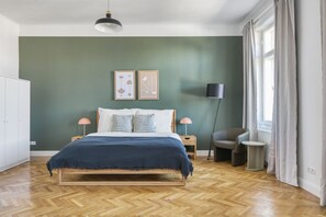 3 bedrooms, iron/ironing board, WiFi, bed sheets - Modern Josefstadt 2BR w/ Elevator, near Volksgarten + U2, by Blueground (Vienna)