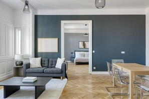 Fernseher, Stereoanlage