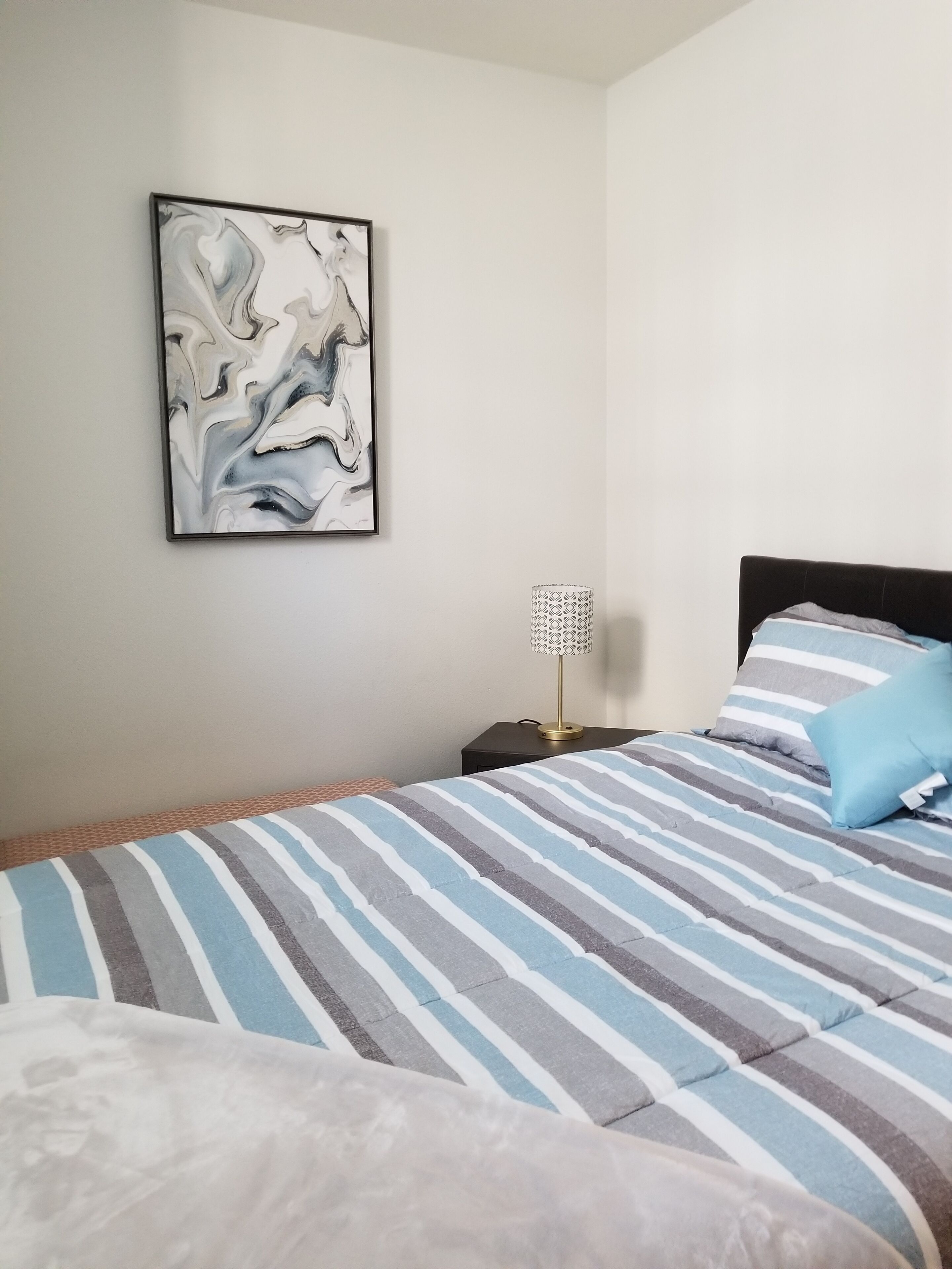 2 habitaciones, tabla de planchar con plancha, wifi y ropa de cama 