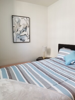 2 bedrooms, iron/ironing board, WiFi, bed sheets - Condo near universities, teaching hospitals, downtown and Forest Park. (St. Louis)