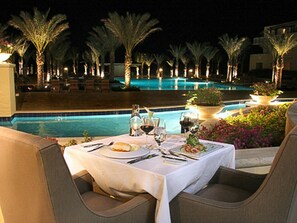 Outdoor dining - Fabulous 3 Bedroom/2 Bathroom  Luxury Timeshare Rental at the Dawn Beach Club! (Phillipsburg)