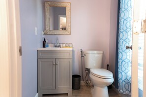 Dusche, Haartrockner, Bidet, Handtücher