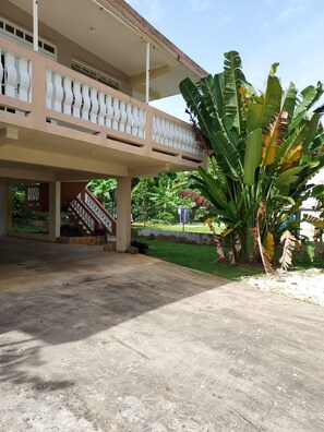 Property grounds - Lugar seguro y tranquilo apto 5 (Dorado)