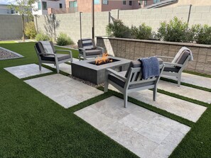 Terrace/patio - Arizona retreat! Hiking trails, 15 mins. to Downtown. Heated community pool. (Phoenix)