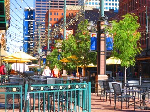 Outdoor dining - MILE-HIGH 27TH FLOOR 1BD/1BA CONDO, FANTASTIC VIEWS, WALKABLE LOCATION, POOL GYM (Denver)