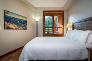 2 bedrooms, iron/ironing board, Internet, bed sheets