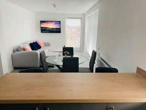 Dining - Beautiful 2-Bed Apartment in Glasgow (Glasgow)