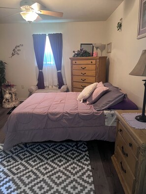 2 habitaciones, tabla de planchar con plancha y wifi gratis 