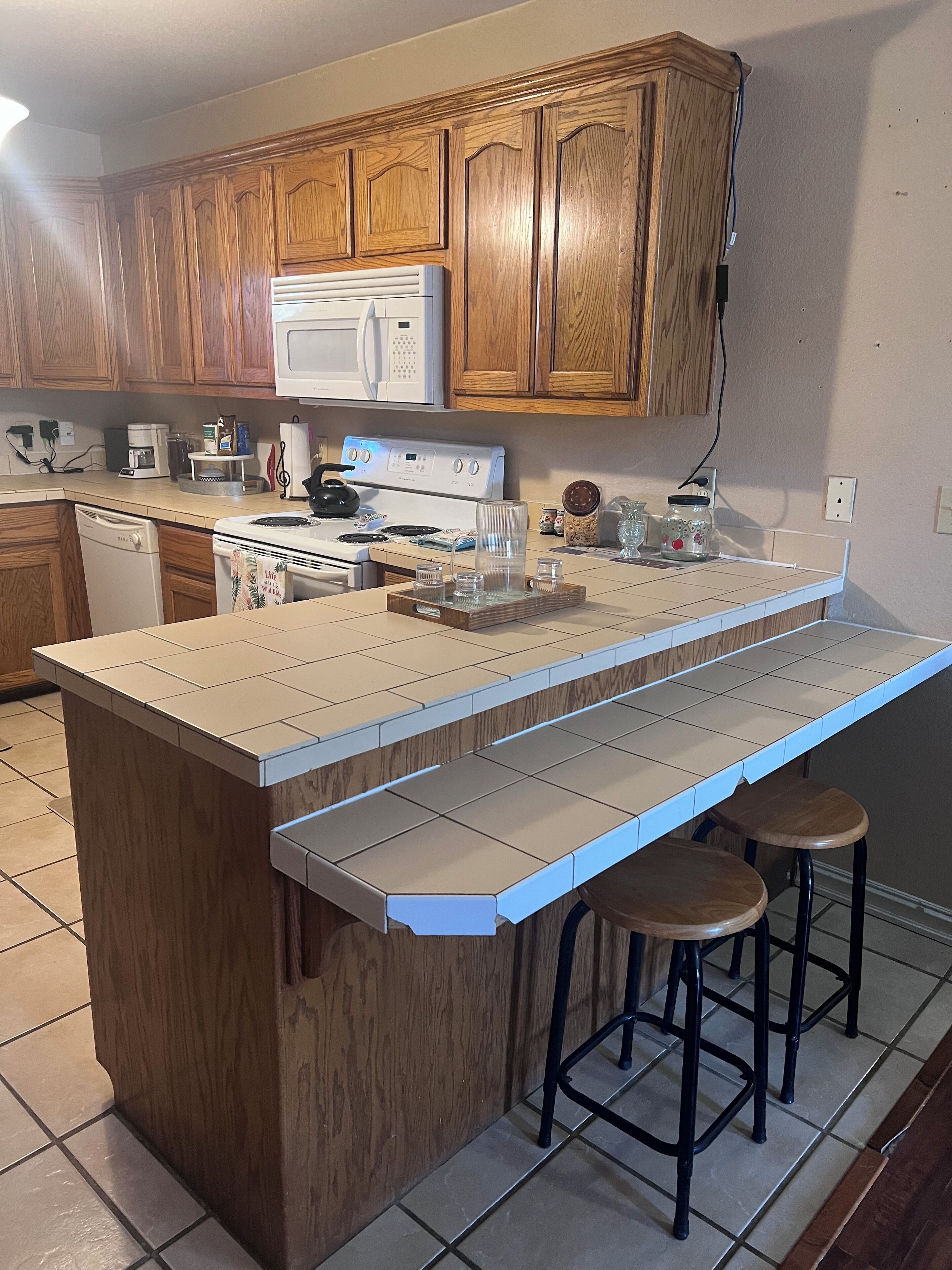 Geladeira, micro-ondas, fogão, cooktop