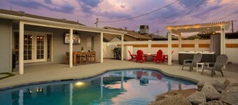 South of Old Town - Heated Pool / Fire Pit / Hot Tub