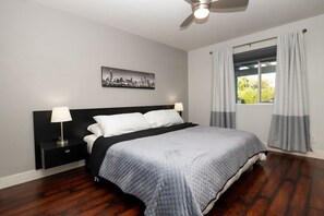 3 bedrooms, iron/ironing board, travel crib, free WiFi - South of Old Town - Heated Pool / Fire Pit / Hot Tub (Tempe)