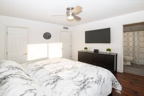 3 bedrooms, iron/ironing board, travel crib, free WiFi