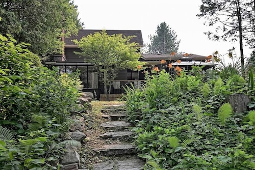 Whispering Pines Riverside Getaway