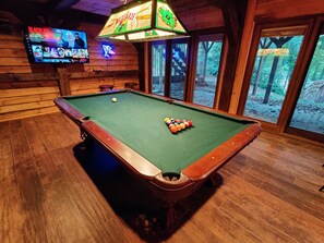 Games room - Pinestone Retreat - Hot Tub, Pool, Sauna, Game Room, & Great Location! (Marietta)