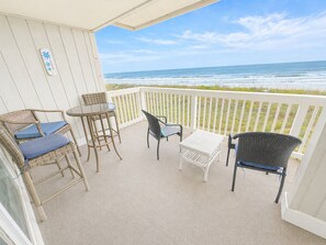 Property grounds - Spacious Beachfront Condo with Expansive Private Deck & Unobstructed Ocean Views (North Myrtle Beach)