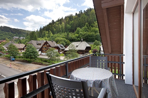 Cosy Apartment in a Spa Town in the Southern Black Forest with Mountain View, Garden & Wi-Fi