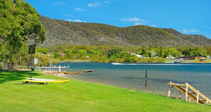The Punt House - riverfront ramp access