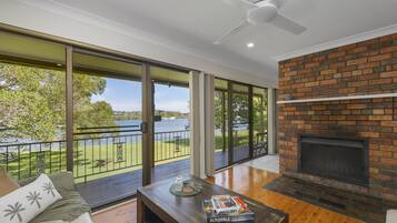 TV, Netflix, streaming services