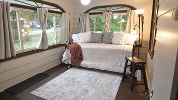 2 عدّة غرف نوم وواي فاي مجانًا وملاءات أسرّة