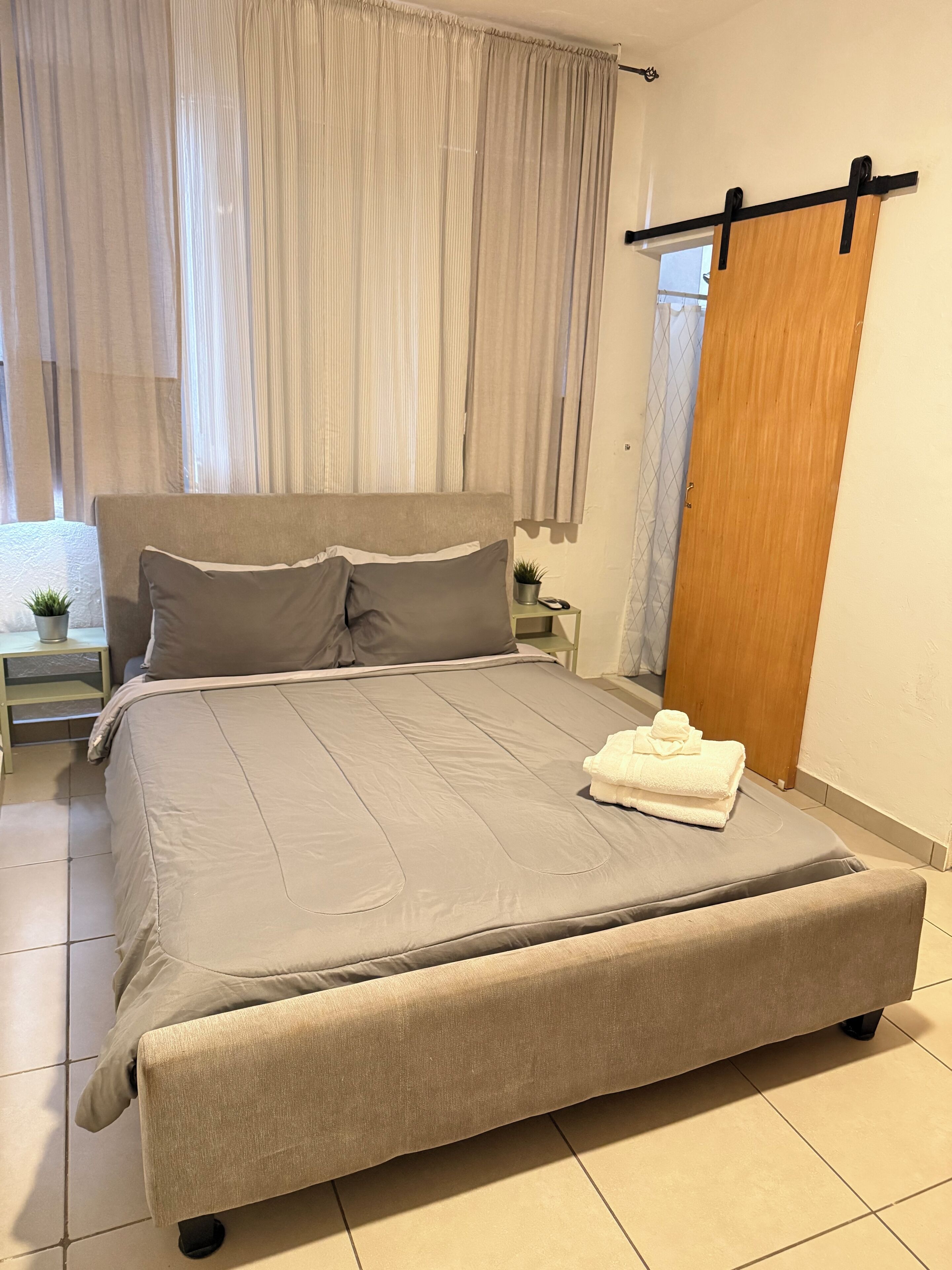 1 bedroom, desk, iron/ironing board, free WiFi