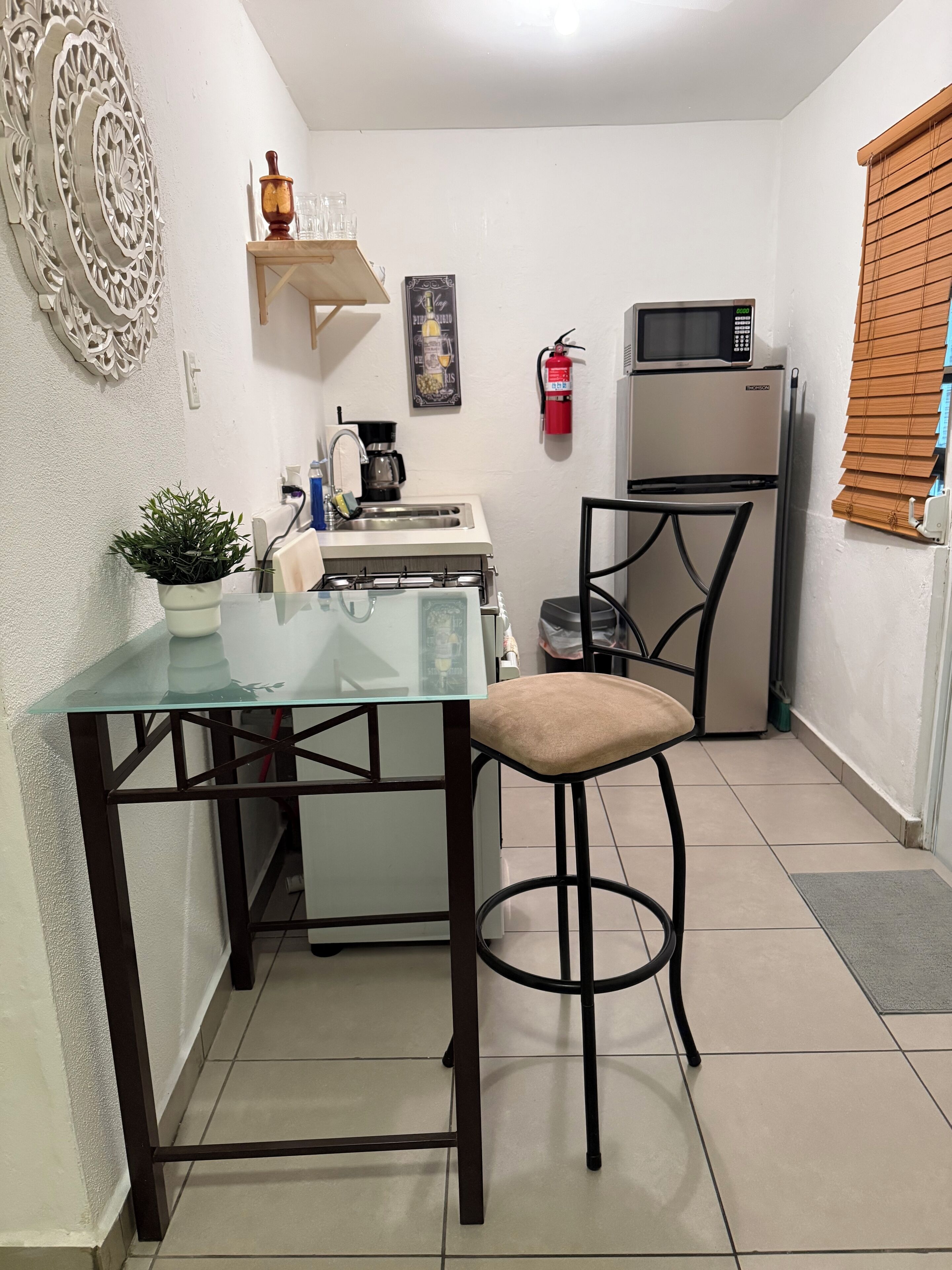 Refrigerador, microondas, horno, placa de cocina