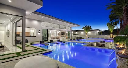 Brand New Luxury Vacation Rental, Private Resort Style Pool & Spa 1